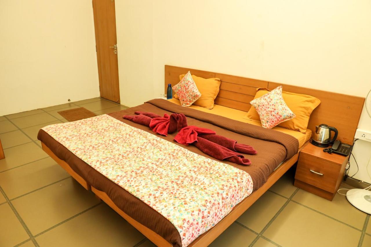Bed and Breakfast Surya Kiran Miramar Panaji Zewnętrze zdjęcie